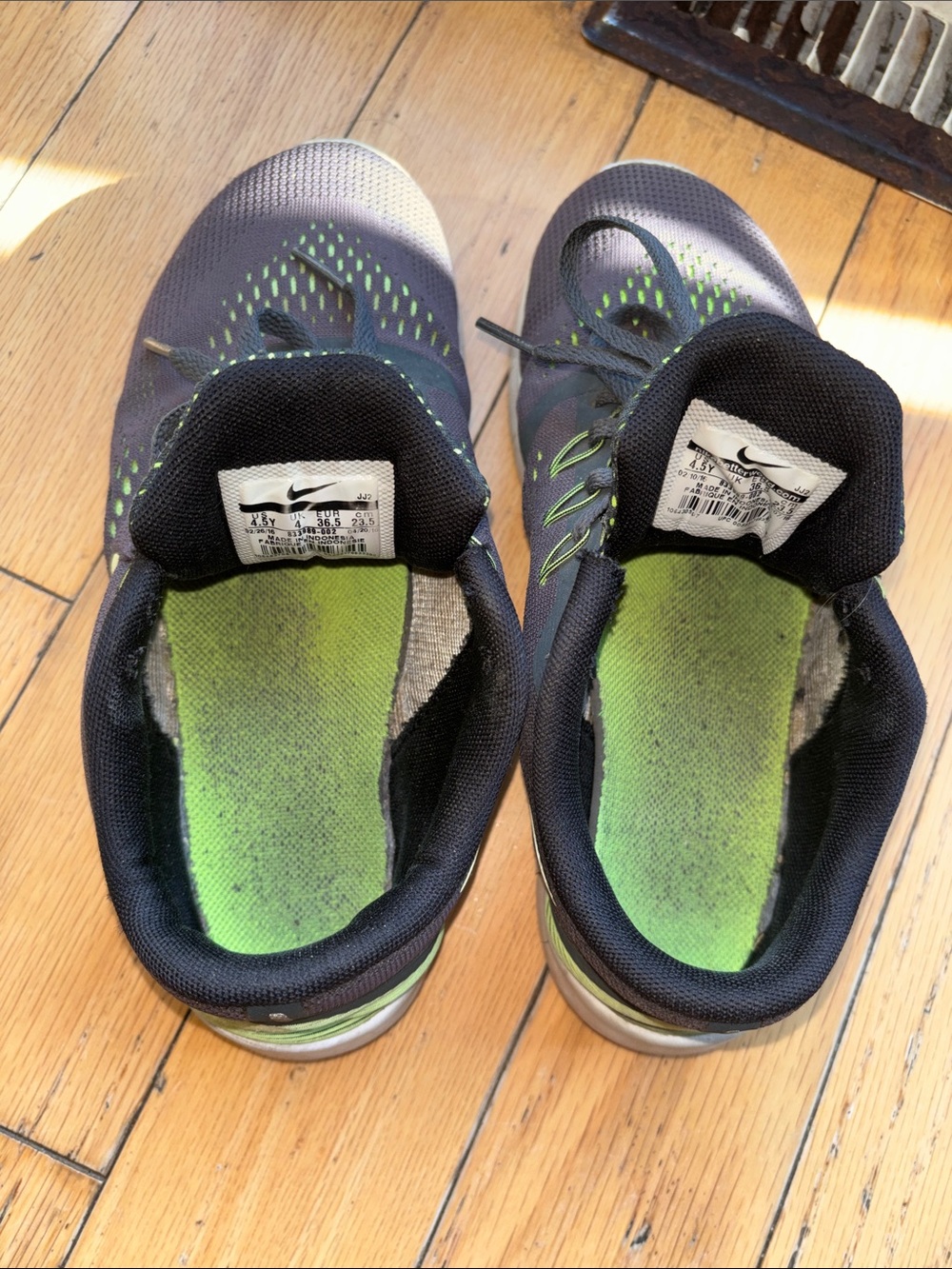Women’s gym shoes - Picture 2 of 4